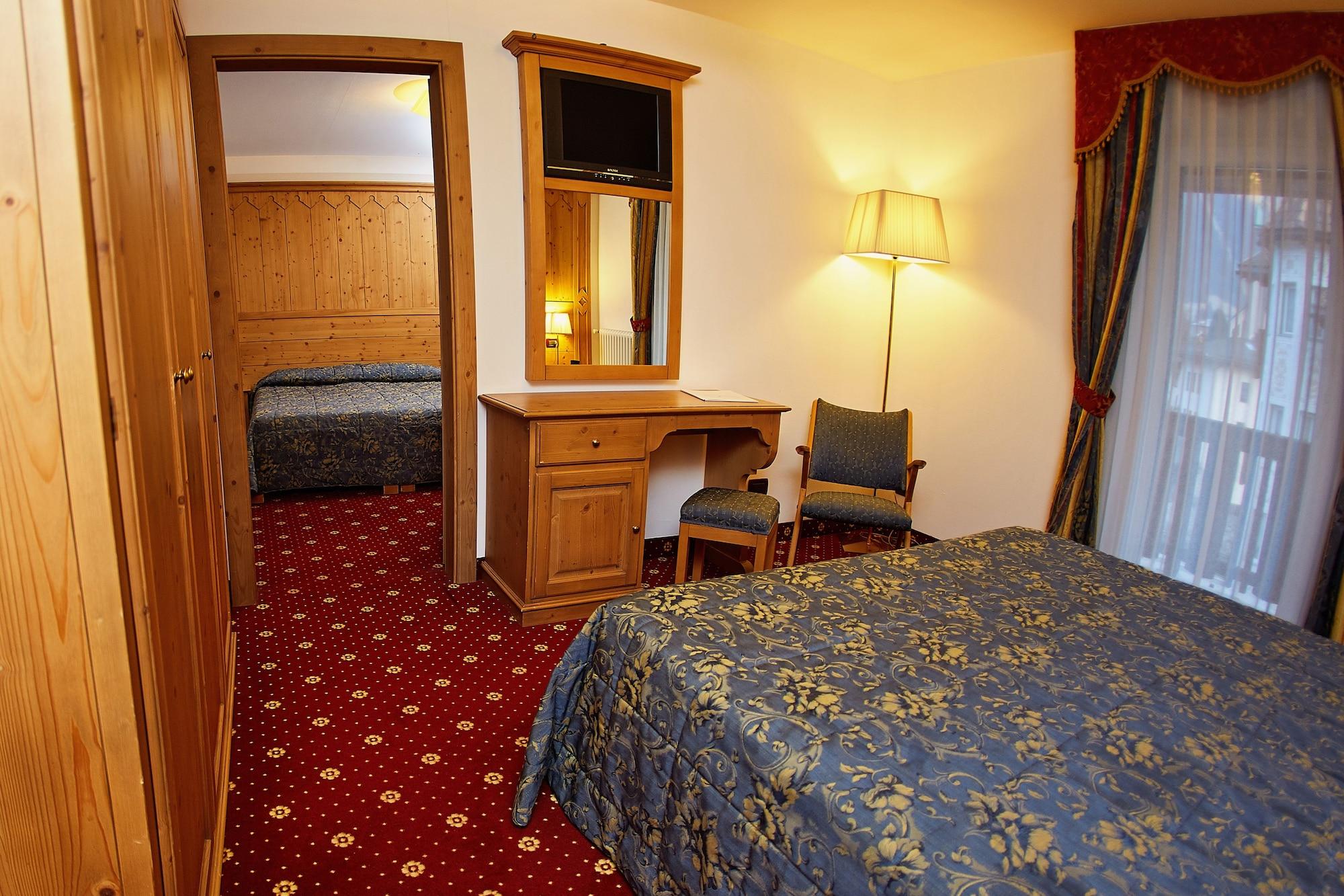 Gh Hotel Monzoni Pozza di Fassa Luaran gambar