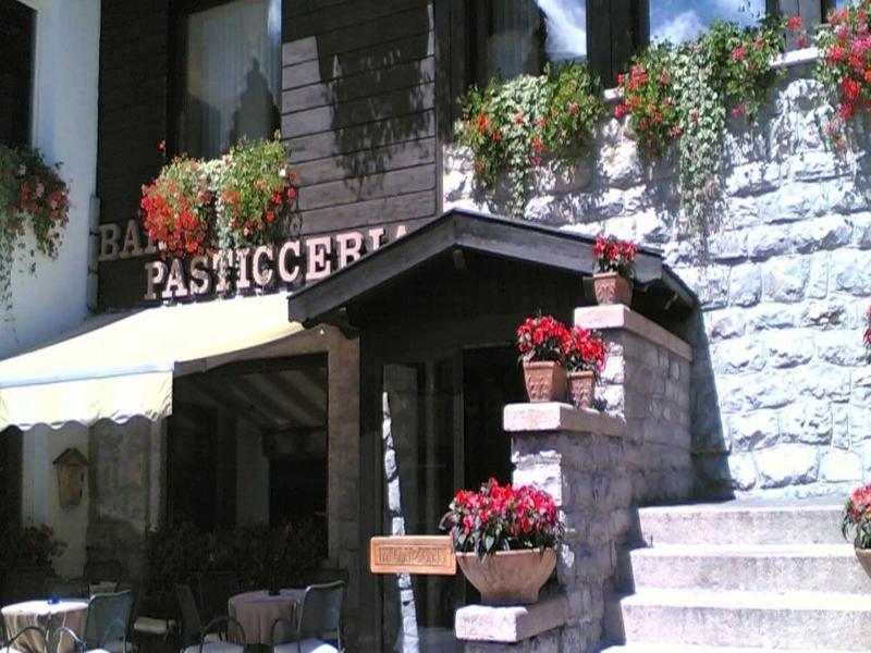 Gh Hotel Monzoni Pozza di Fassa Luaran gambar