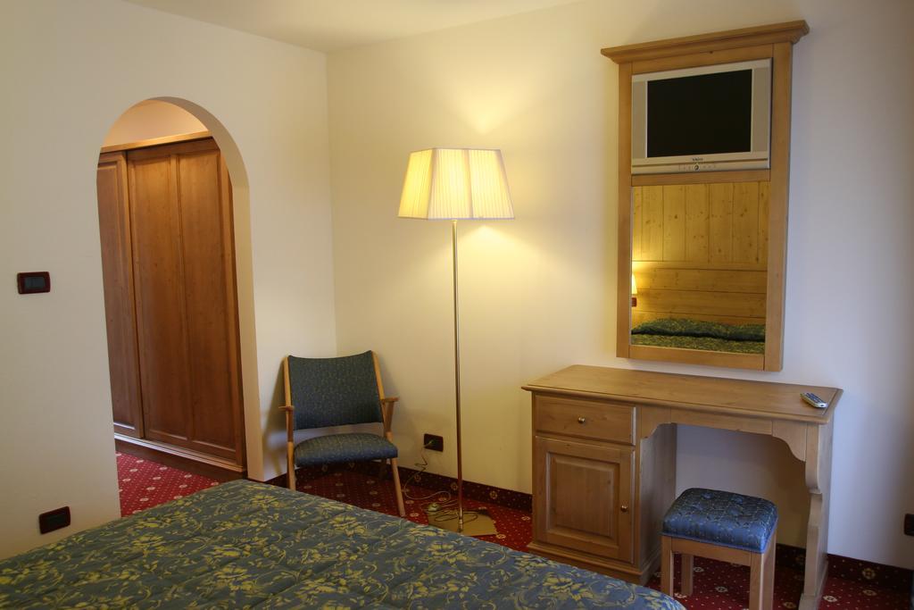 Gh Hotel Monzoni Pozza di Fassa Luaran gambar
