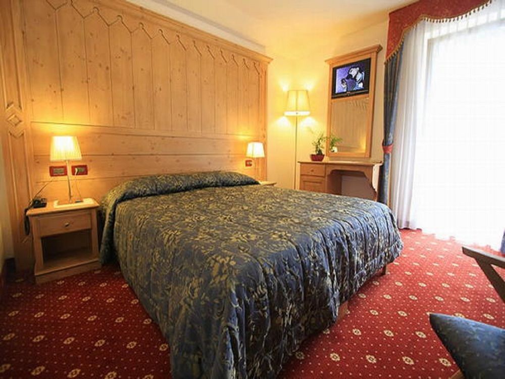 Gh Hotel Monzoni Pozza di Fassa Luaran gambar